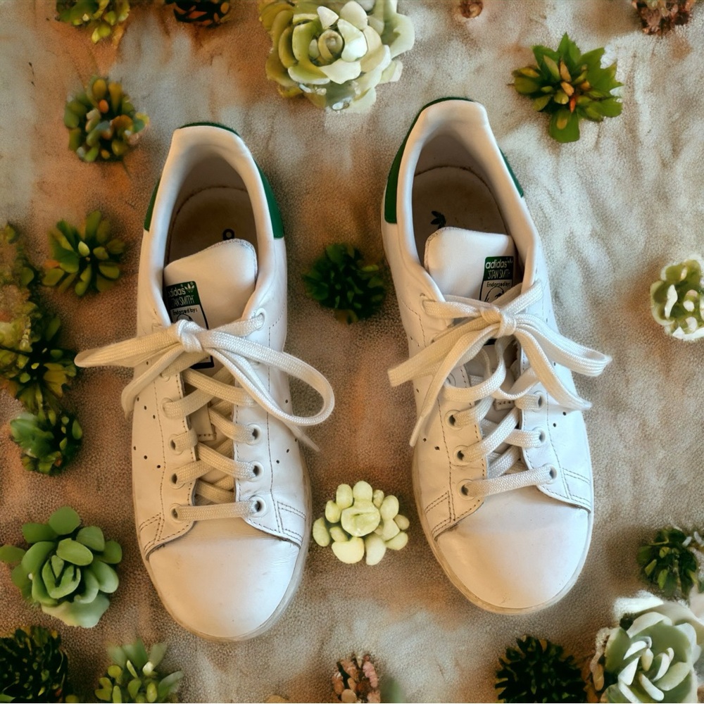 Adidas Stan Smith Classics - Picture 2 of 4